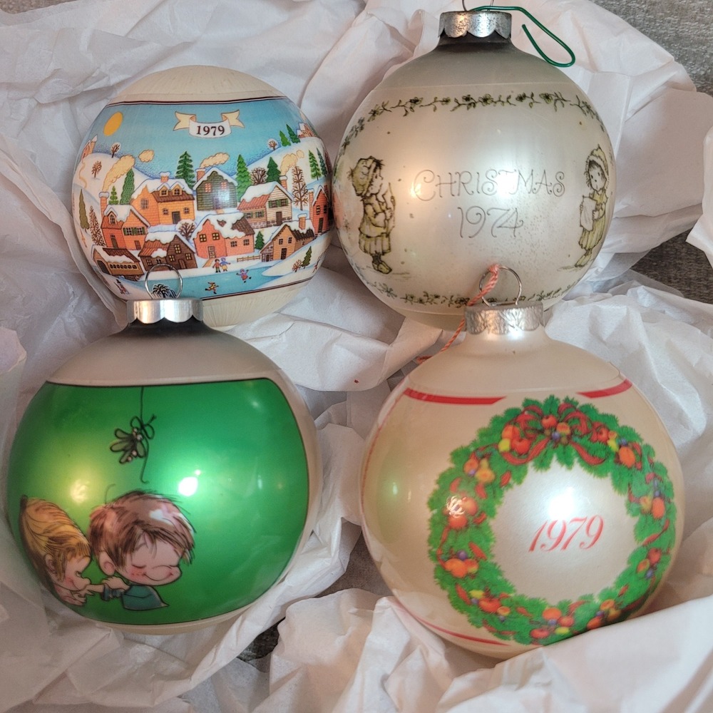 Vintage Christmas Ornaments Lot of 4 1974 1979 Carolers Village Mistletoe Retro